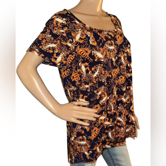 LuLaRoe Classic T Tigger Disney Print Shirt Size L NWT - Picture 3 of 6